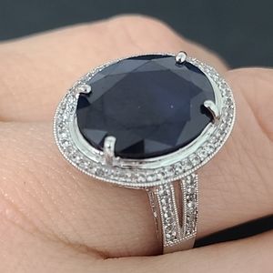 Silver ring with 8cts sapphire